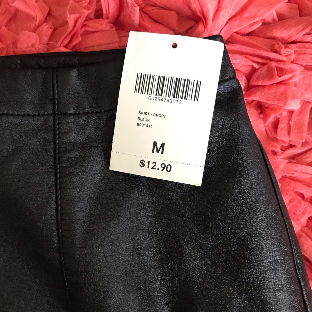 Forever 21 Black pleather skirt NWT - Picture 3 of 3
